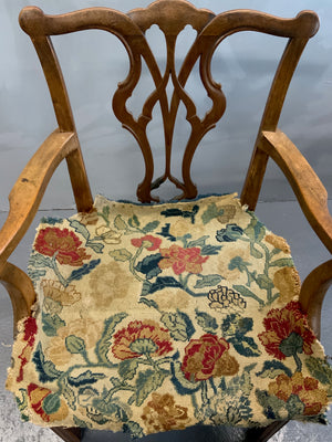 Geo III antique Chipendale chair with period needlework (90 x 63 x 46cm)