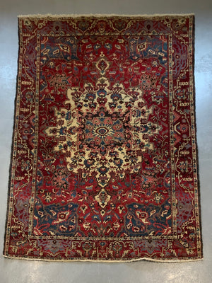 Bactiar medallion carpet (300 x 217cm)