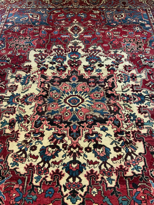 Bactiar medallion carpet (300 x 217cm)