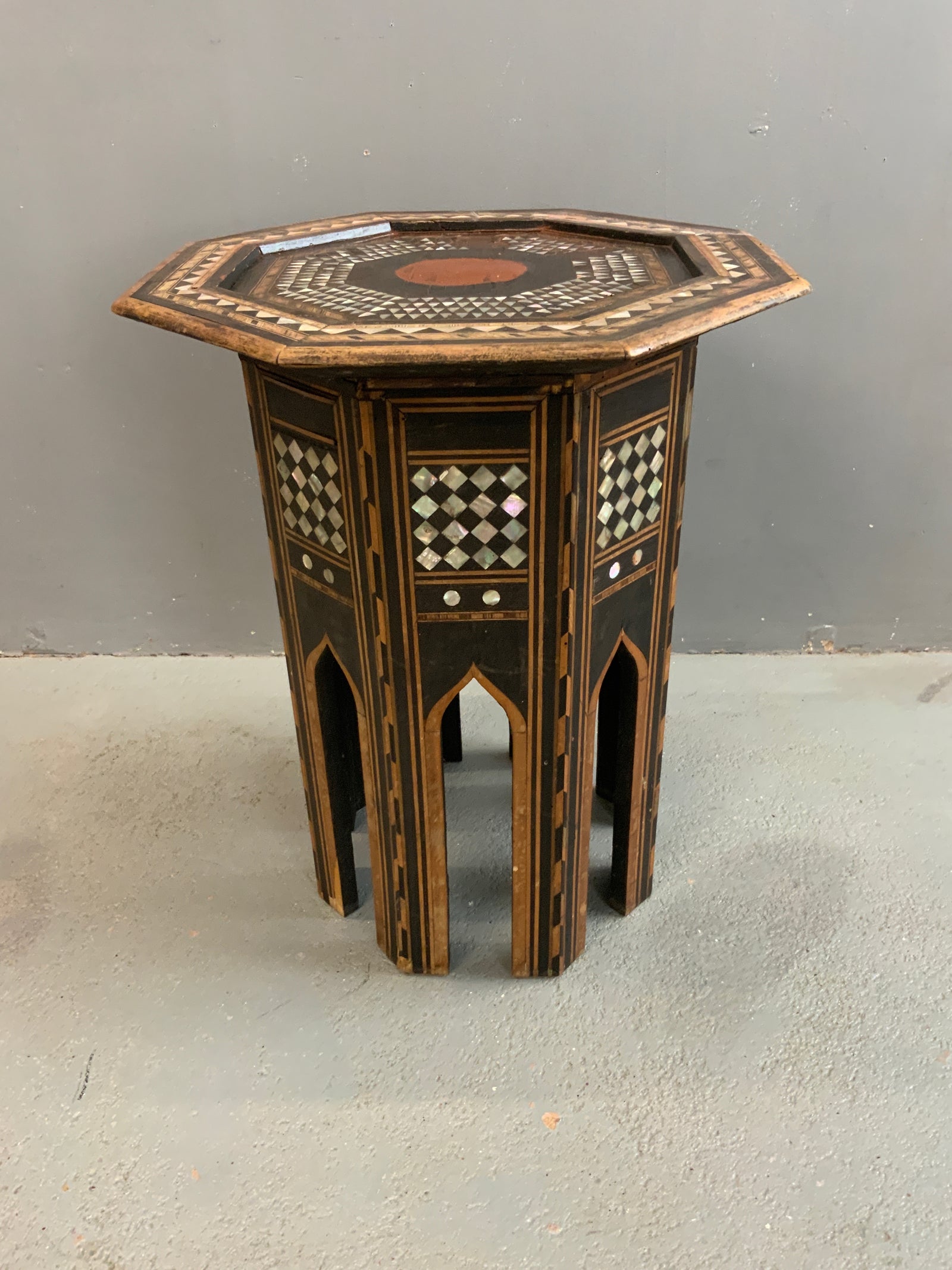 Levantine late Ottoman table (51 x 41cm)
