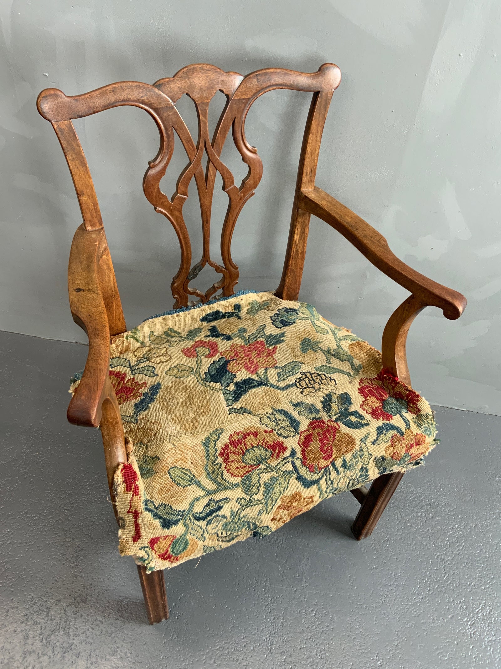 Geo III antique Chipendale chair with period needlework (90 x 63 x 46cm)
