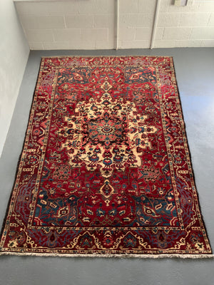 Bactiar vintage medallion carpet (300 x 217cm)