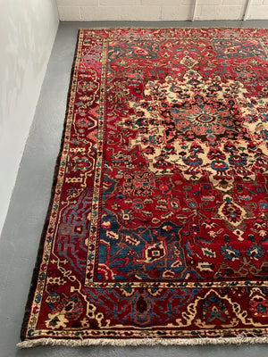 Bactiar vintage medallion carpet (300 x 217cm)