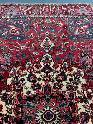 Bactiar vintage medallion carpet (300 x 217cm)