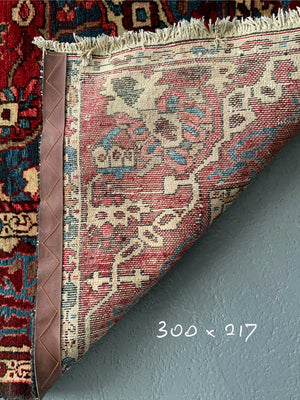 Bactiar vintage medallion carpet (300 x 217cm)