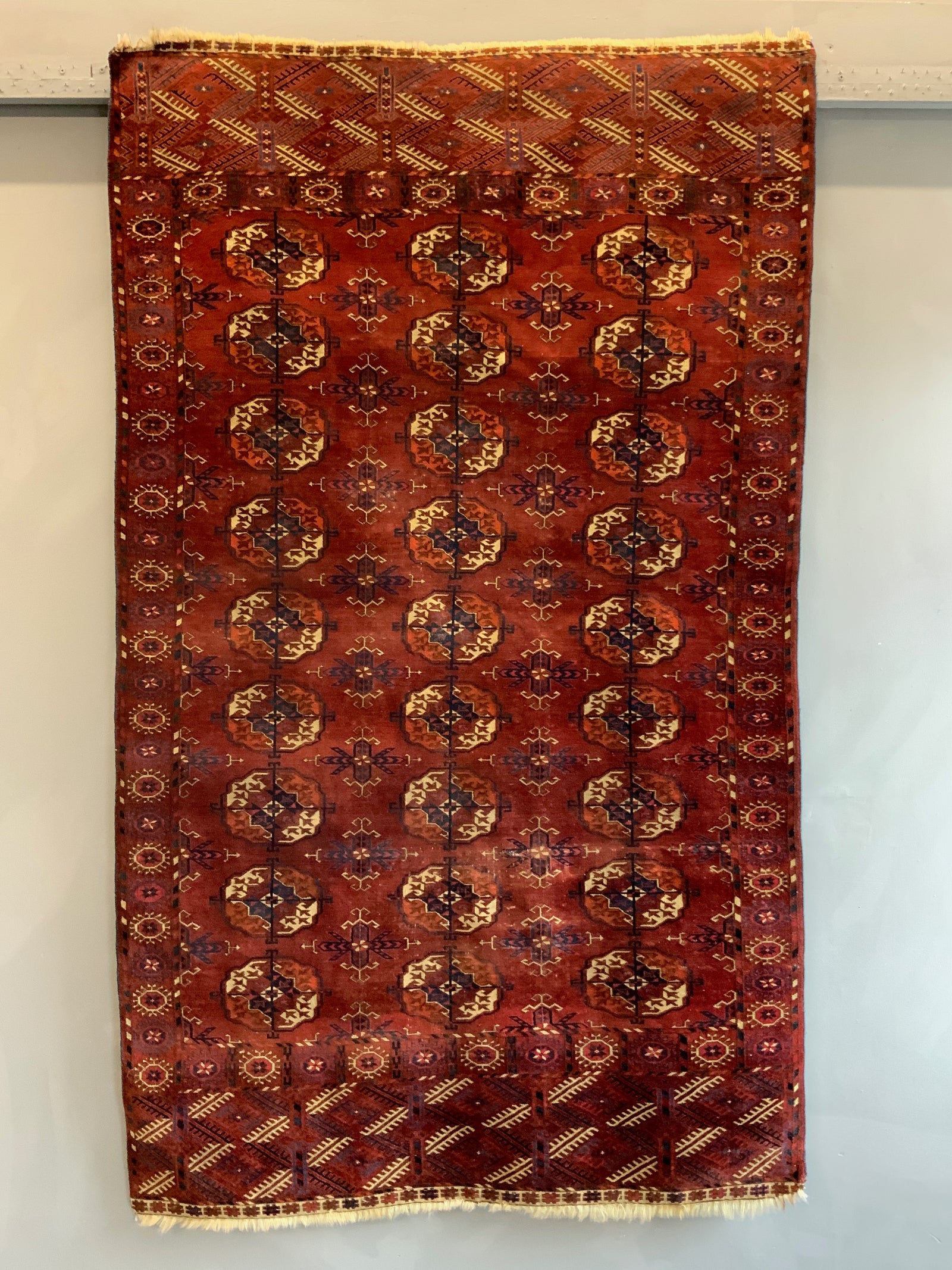 Tekke antique rug (176 x 105cm)