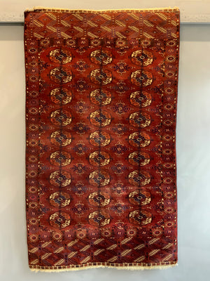 Tekke antique rug (176 x 105cm)