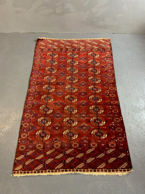 Tekke antique rug (176 x 105cm)