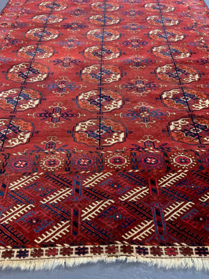 Tekke antique rug (176 x 105cm)