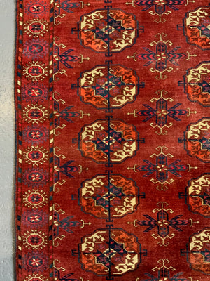 Tekke antique rug (176 x 105cm)