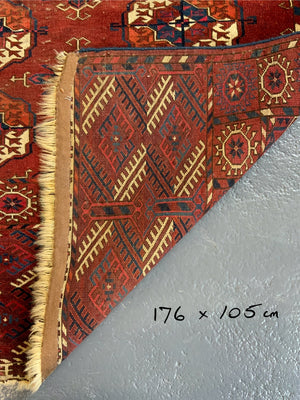 Tekke antique rug (176 x 105cm)