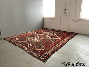 Antique Bactiari carpet (325 x 282cm)