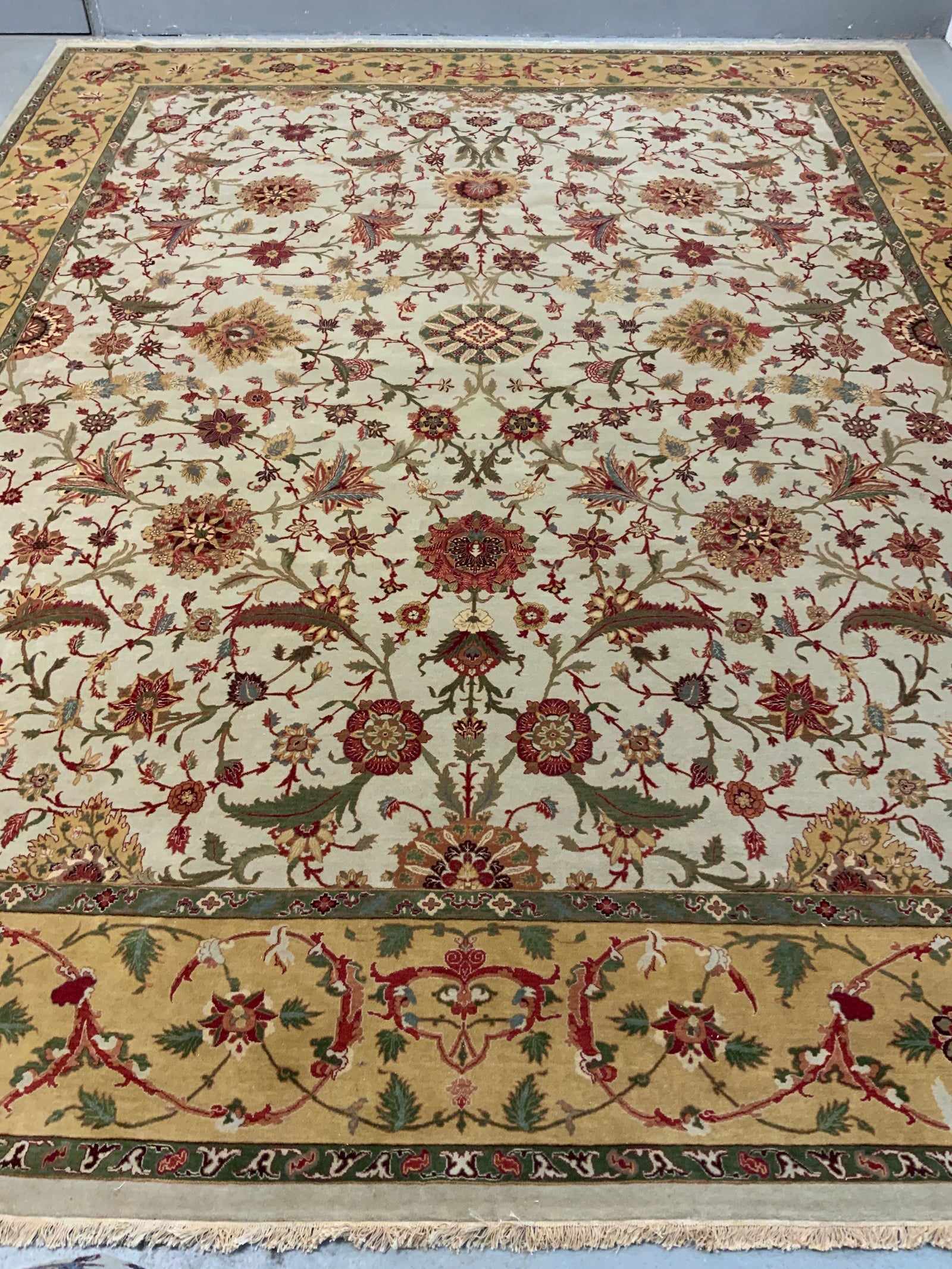 Extremely fine Obeetee pashmina carpet (396 x 317cm)