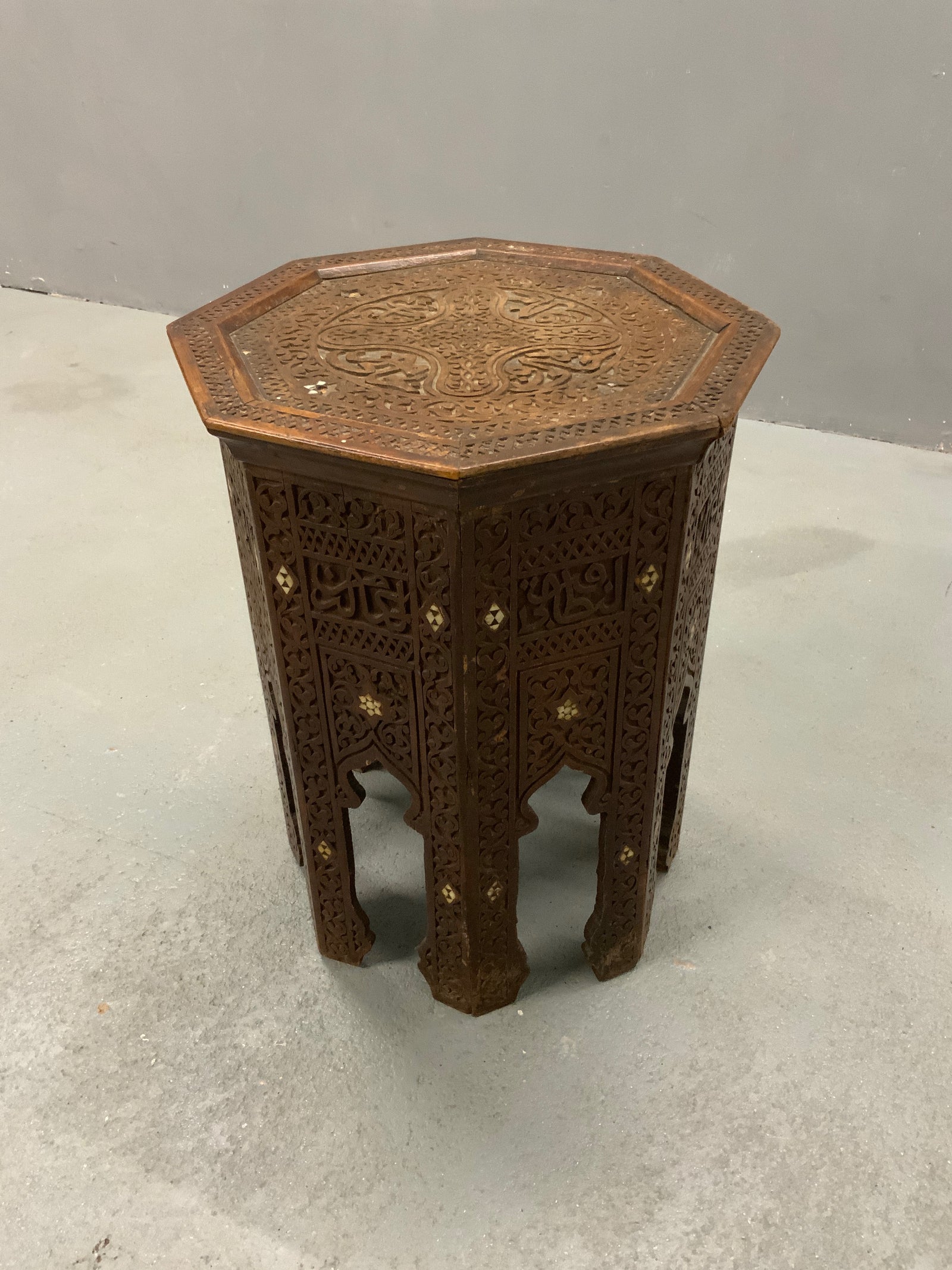 Syrian octagonal table (54 x 40cm)