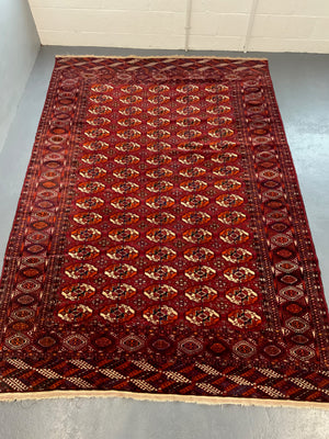 Turkmen Tekke carpet (310 x 210cm)