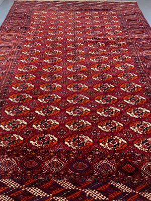 Turkmen Tekke carpet (310 x 210cm)