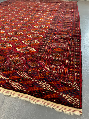 Turkmen Tekke carpet (310 x 210cm)