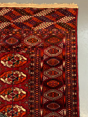 Turkmen Tekke carpet (310 x 210cm)