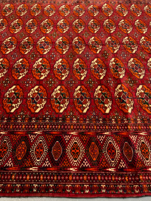 Turkmen Tekke carpet (310 x 210cm)