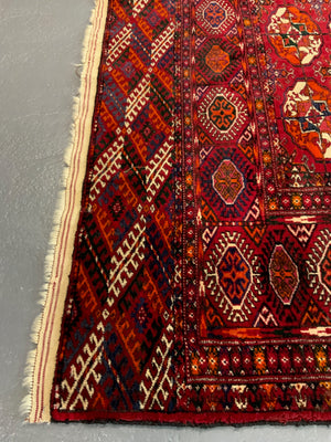 Turkmen Tekke carpet (310 x 210cm)