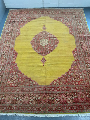 Tabriz carpet (362 x 287cm)