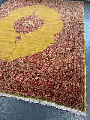 Tabriz carpet (362 x 287cm)