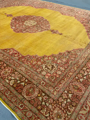 Tabriz carpet (362 x 287cm)