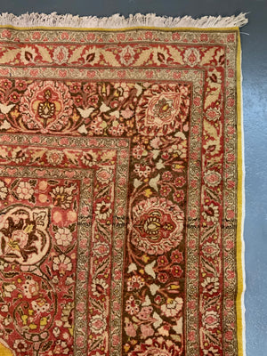 Tabriz carpet (362 x 287cm)
