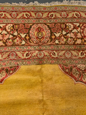 Tabriz carpet (362 x 287cm)