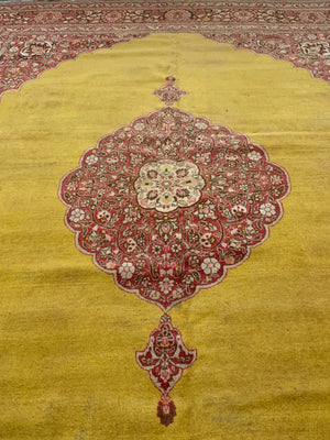 Tabriz carpet (362 x 287cm)