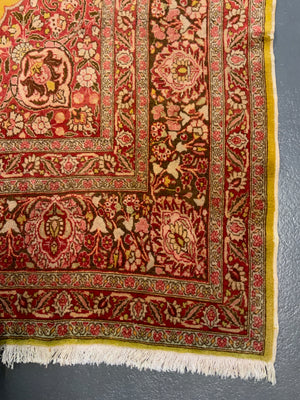 Tabriz carpet (362 x 287cm)