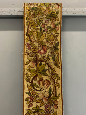 French embroidered vintage band (292 x 28cm)