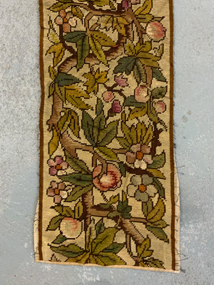 French embroidered vintage band (292 x 28cm)
