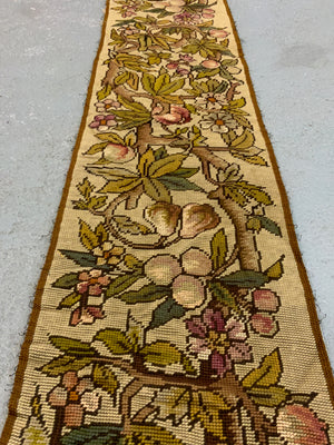 French embroidered vintage band (292 x 28cm)