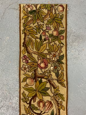 French embroidered vintage band (292 x 28cm)