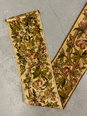 French embroidered vintage band (292 x 28cm)