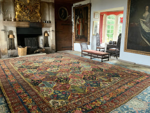 Char Mahal Bactiar oversize carpet (583 x 430cm)