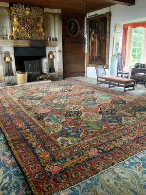 Char Mahal Bactiar oversize carpet (583 x 430cm)