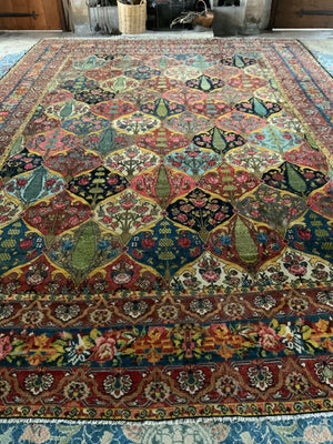 Char Mahal Bactiar oversize carpet (583 x 430cm)