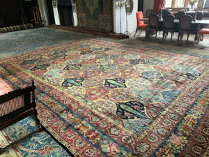 Char Mahal Bactiar oversize carpet (583 x 430cm)