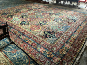 Char Mahal Bactiar oversize carpet (583 x 430cm)
