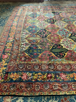 Char Mahal Bactiar oversize carpet (583 x 430cm)