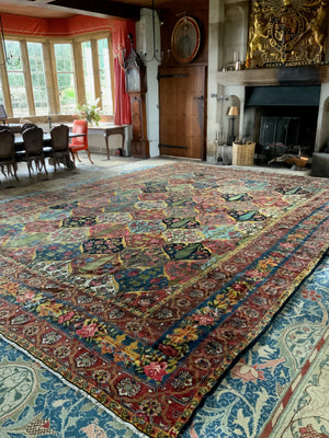 Char Mahal Bactiar oversize carpet (583 x 430cm)
