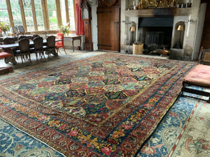 Char Mahal Bactiar oversize carpet (583 x 430cm)