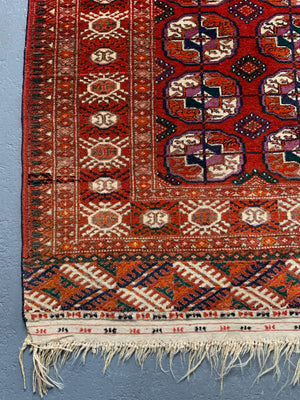 Tekke vintage rug (142 x 105cm)