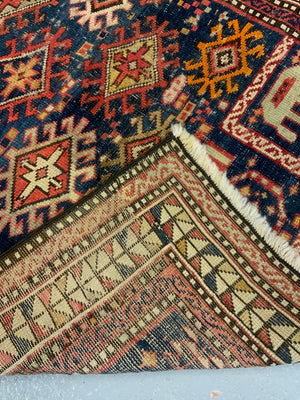 Caucasian antique Shirvan prayer rug (140 x 98cm)