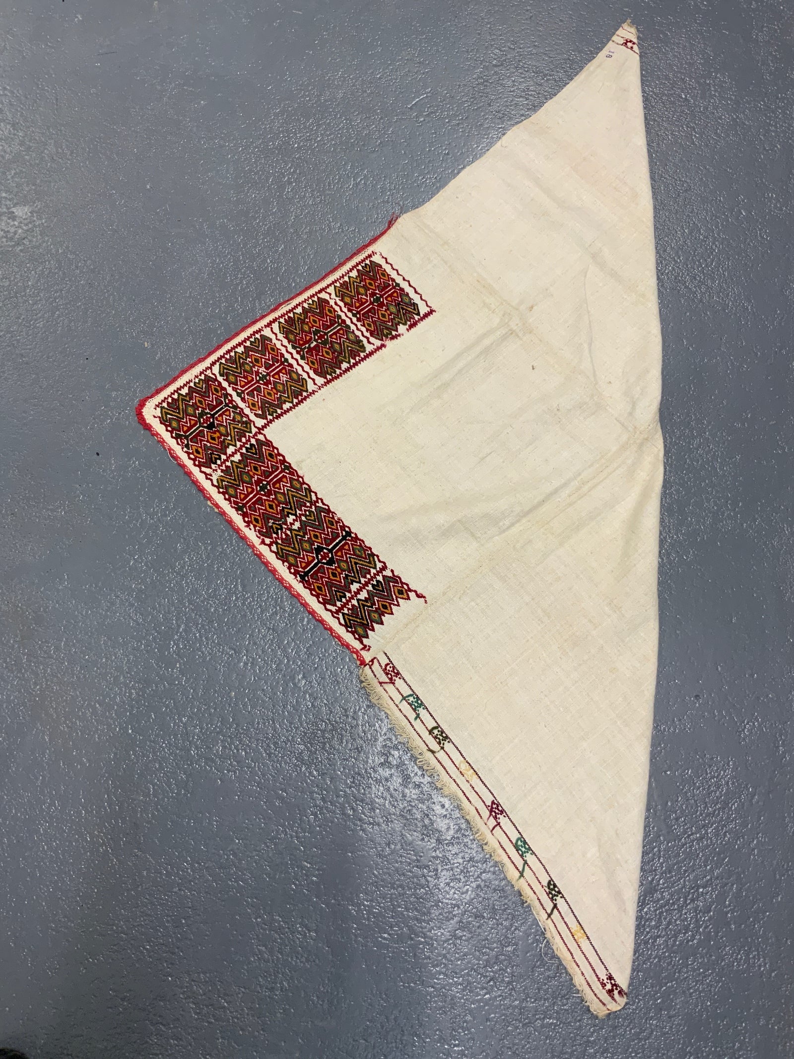 Balkan vintage Bulgarian shawl (93 x 93cm)