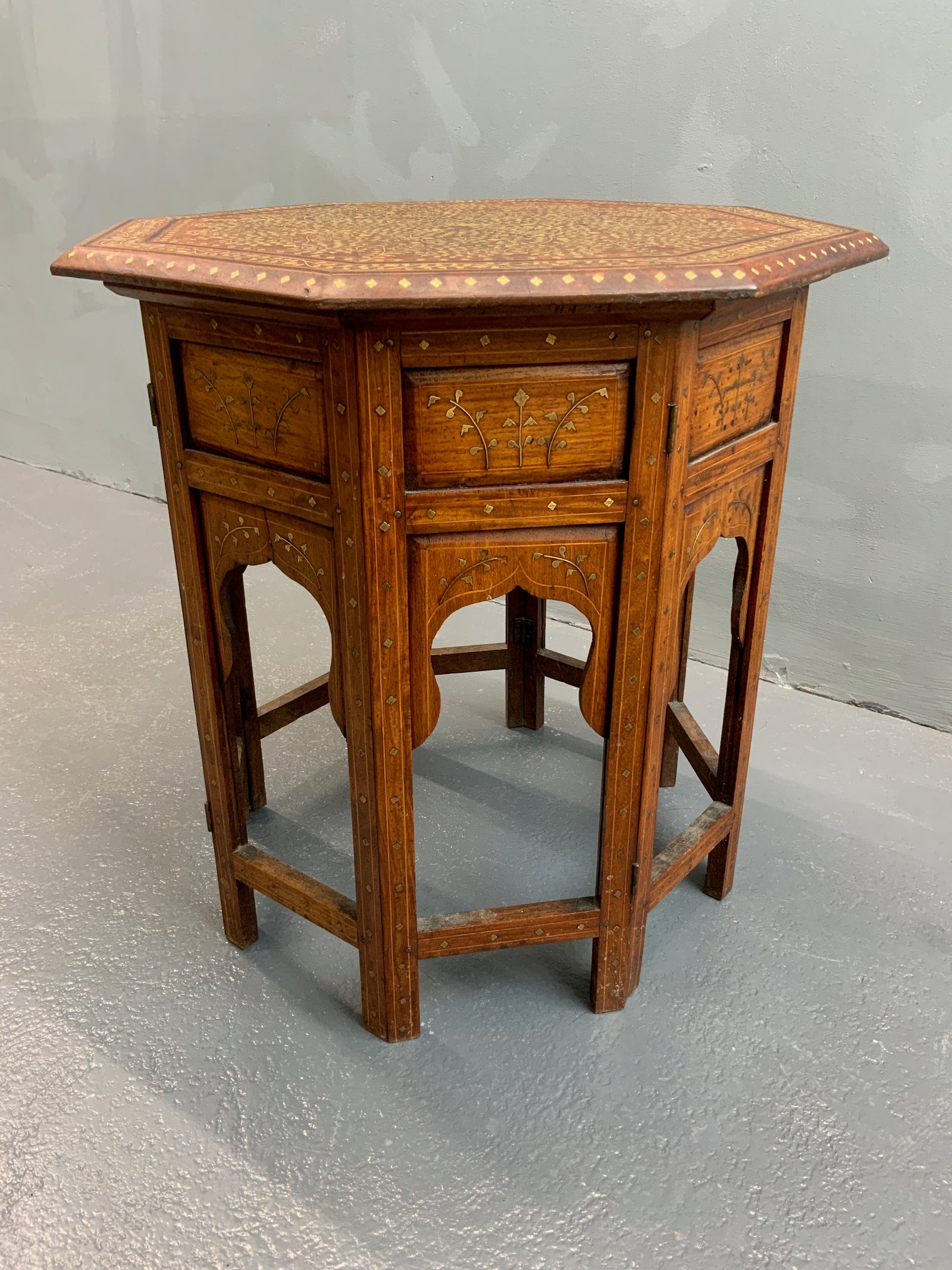 Anglo Indian Hoshiapur brass and copper inlaid table (52cm x 51cm)