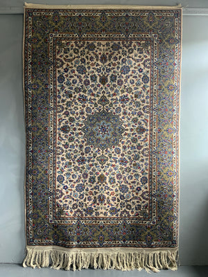 Pair of Kashan rugs with pale field (234 x 142 / 244 x 144cm)