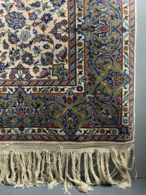 Pair of Kashan rugs with pale field (234 x 142 / 244 x 144cm)